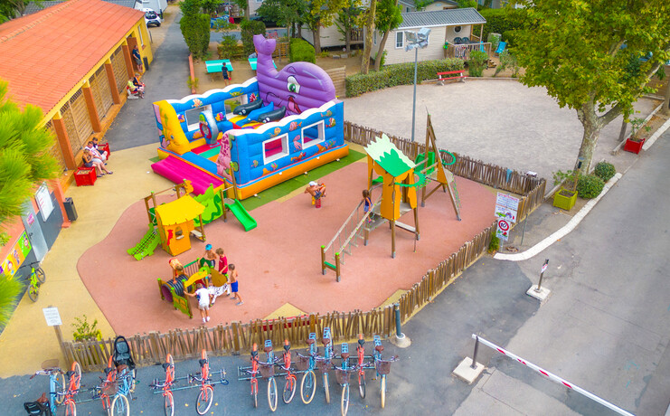 slider-14_marinette-vue-aerienne-aire-jeux-8817293.jpg